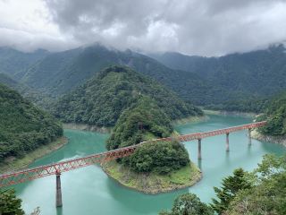 [Shizuoka, Oku-Oi] A secluded trip to a hidden paradise where you'll be captivated by the breathtaking cobalt blue scenery! A holiday exploring "Oku-Oi Lake Station" and "Sumata Gorge," a famous hot spring known for its beautifying properties.