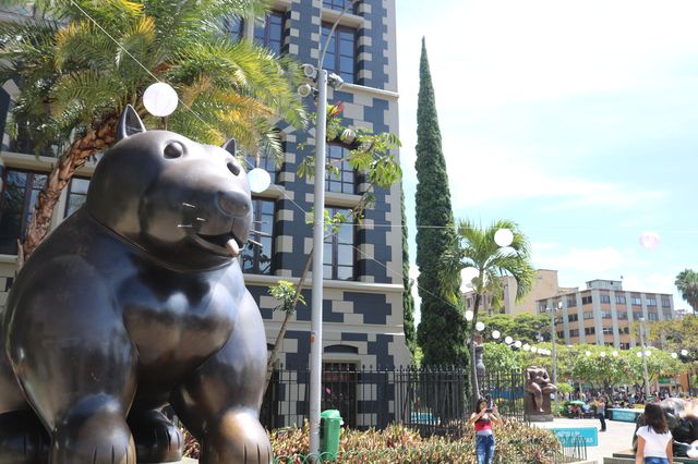 Discover Botero´s art in Medellin 🎨🔍