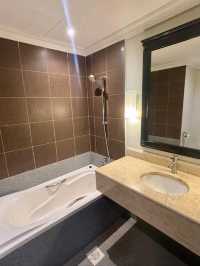 “Comfort & Convenience: Spacious Stay by Jonker”
