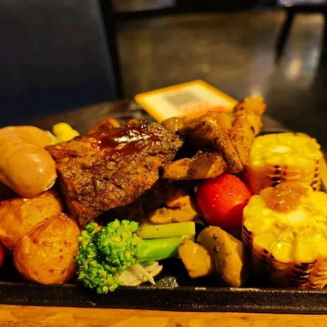 Late Lunch at Blue Frog