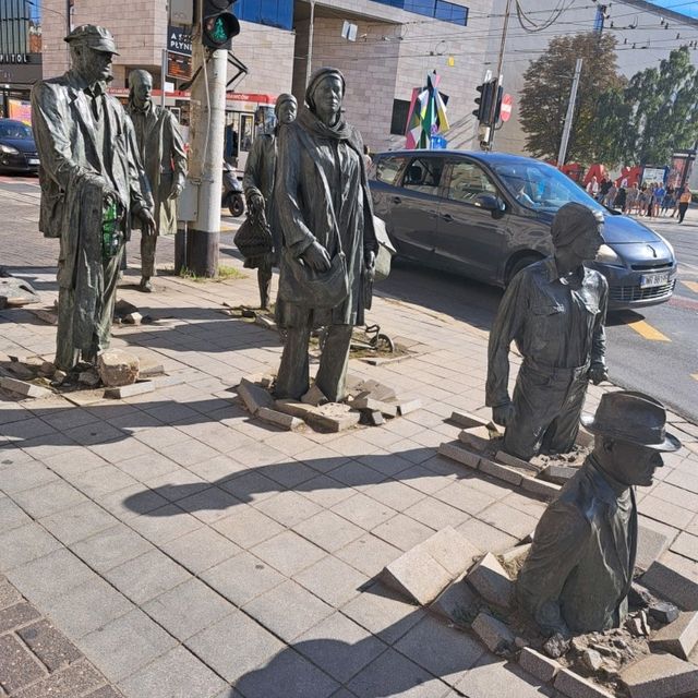 The Monument of the Anonymous Pedestrians