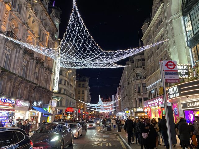 A Dazzling Tapestry of London Christmas Light