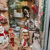  A Magical Christmas Wonderland in the Gift Shop Window!  