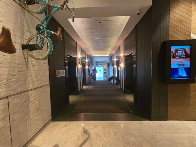 “Trendy Orchard‑Edge Haven with Spa & Club Lounge”