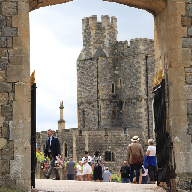 Windsor Walk: A Royal Stroll Through History & Charm