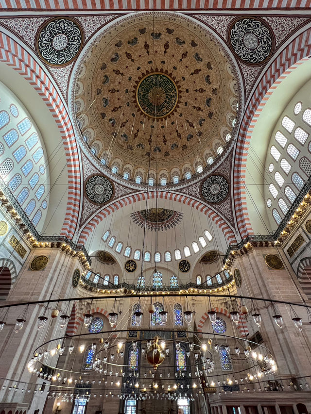 🇹🇷 Мечеть Сулеймание — одна из самых красивых в Стамбуле. 🇹🇷 Мечеть Сулеймание — одна из самых красивых в Стамбуле.