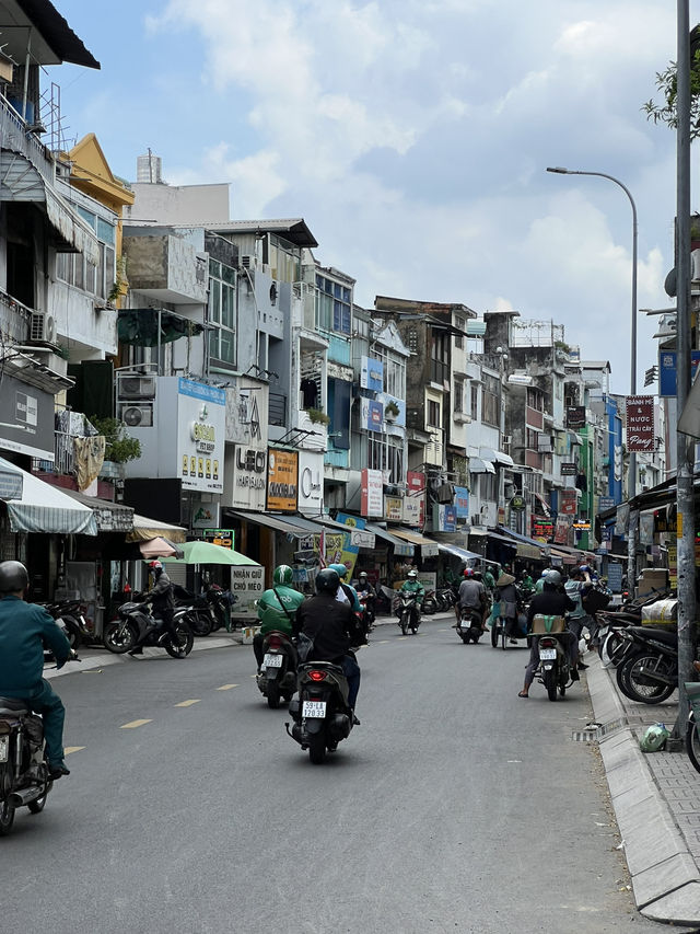 🇻🇳🌆 Saigon -the city that moves faster than you can blink 🇻🇳🌆 Saigon -the city that moves faster than you can blink