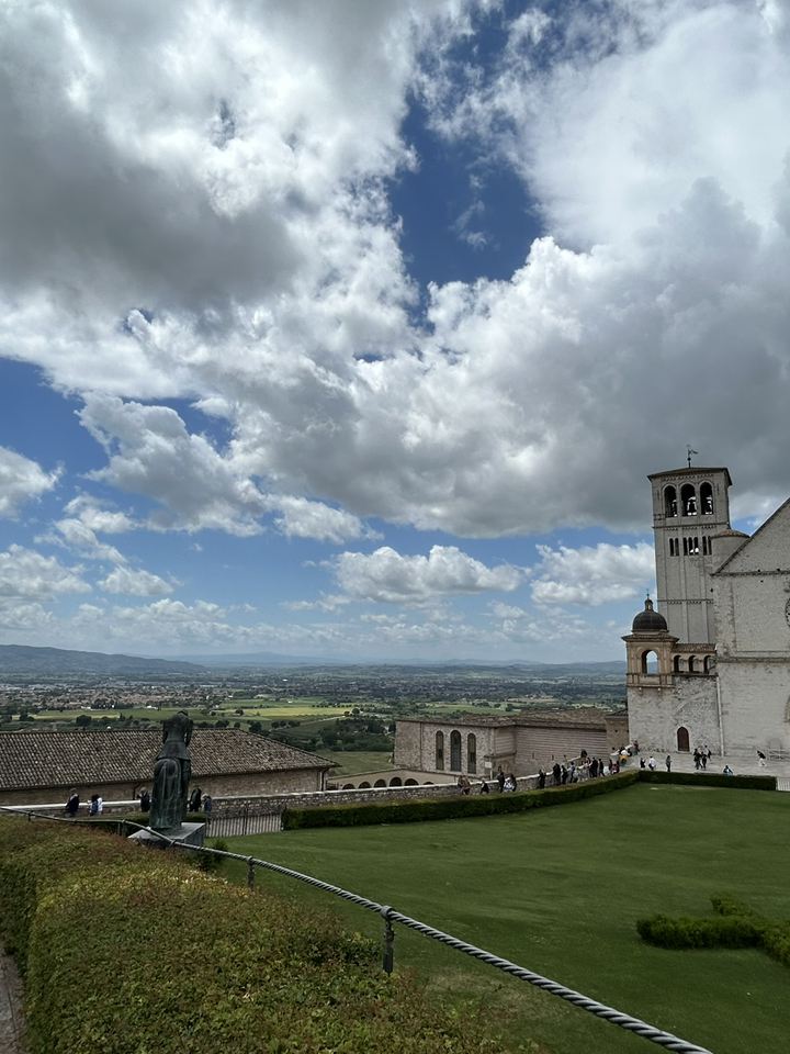アッシジ風景 聖フランチェスコの息吹を感じる場所、平和の街アッシジ（Assisi）へ