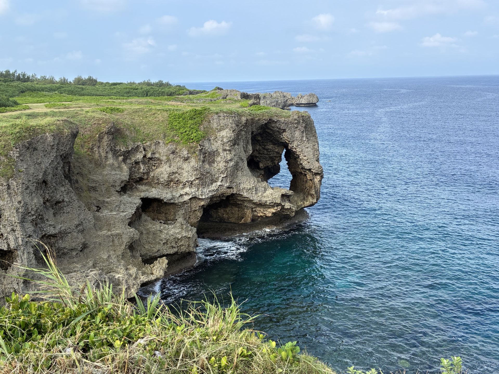 It was a pretty good experience! Even on a weekday, the bus was full. The guide was wonderful and shared plenty of stories. The schedule was well-paced, though the Kouri Bridge felt a bit underwhelming, just...