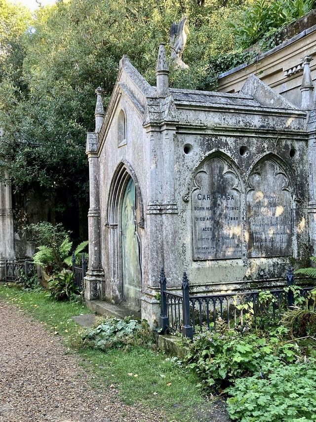 Highgate Cemetery - London  