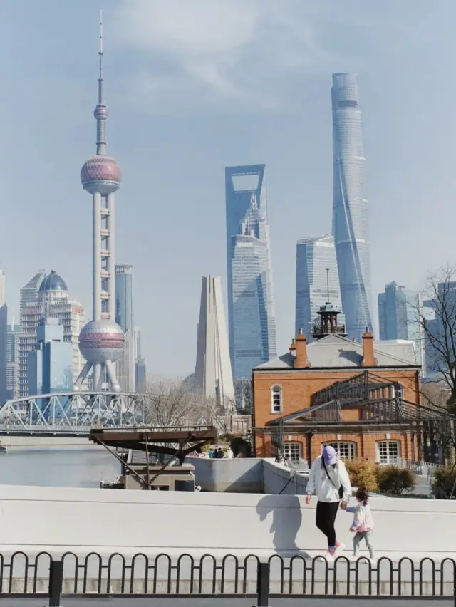 The malls around People's Square in Shanghai where grass can be planted