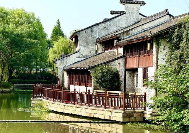 古鎮即酒店，公園是它家花園