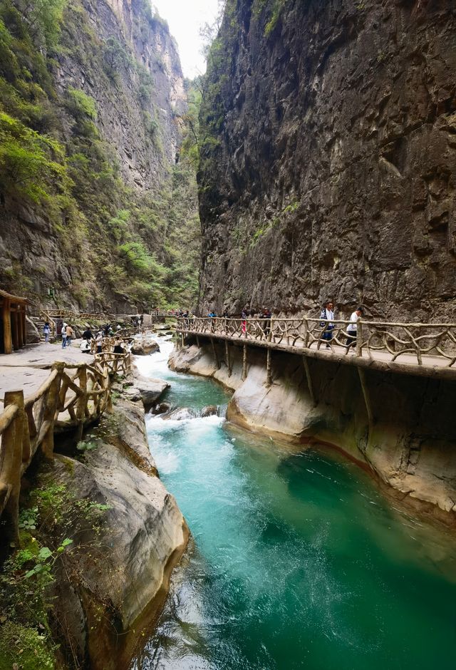 八泉峡