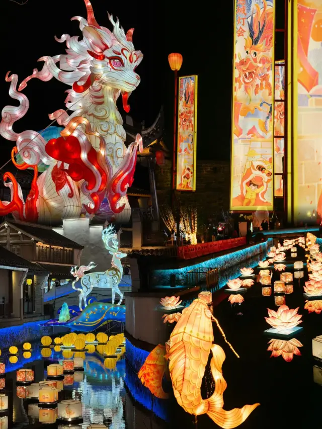 The Dragon Year Lantern Festival in Cicheng, Ningbo, China is really textbook-level