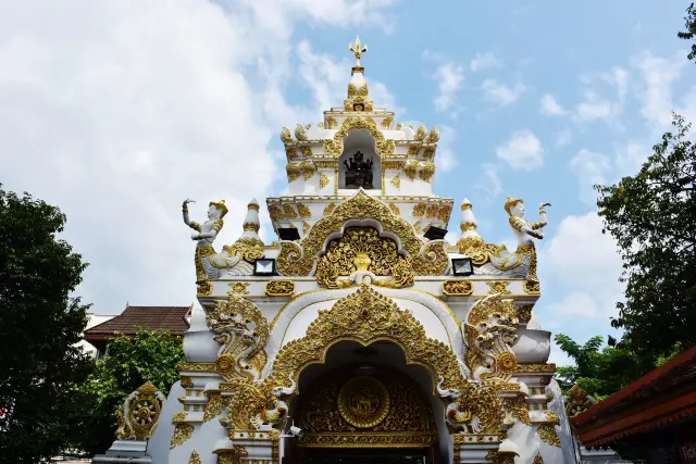 Stroll through Chiang Mai slowly, and step into Wat Chedi Luang