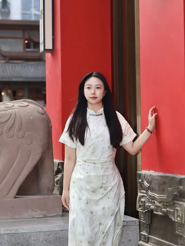 The Sichuan Opera face-changing performance is a must-see in Chengdu during the May Day holiday! I was amazed once again