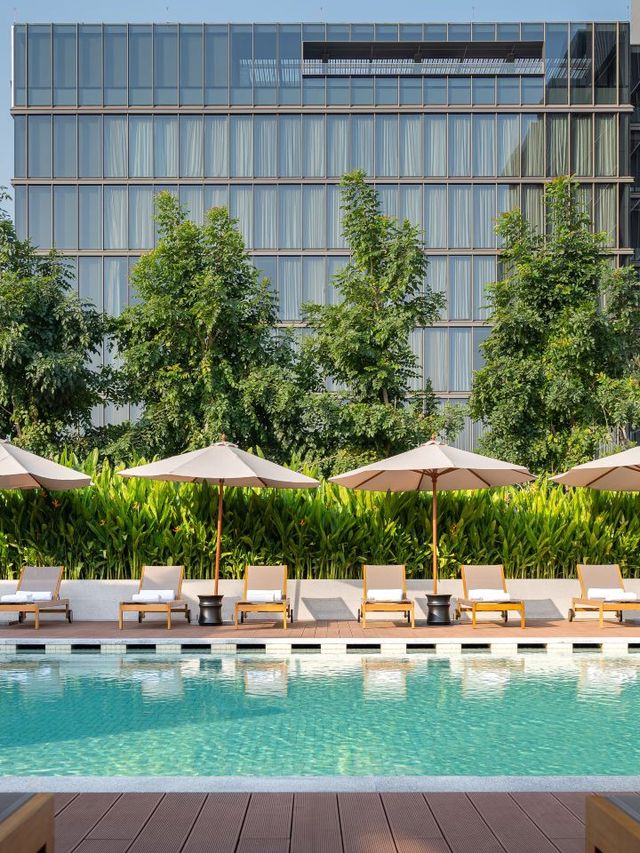 🌟 Phnom Penh's Posh Sleepover: Hyatt Regency! ✨