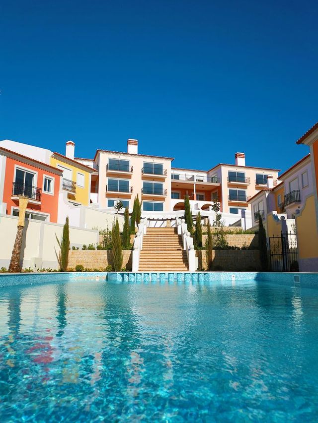 🌊🏨 Unwind in Portugal's Pristine Praia d'El Rey 🏌️‍♂️✨