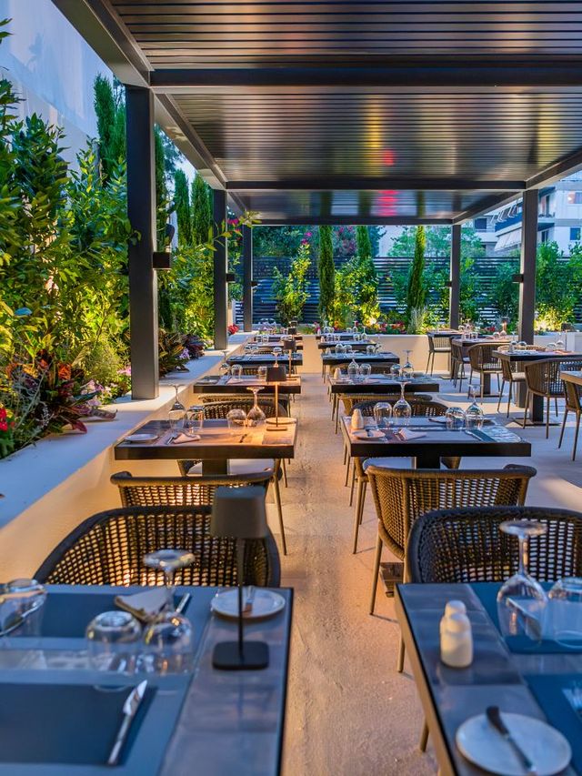 🌟 Athenian Getaway: Top Stay in Vouliagmeni! 🏖️✨
