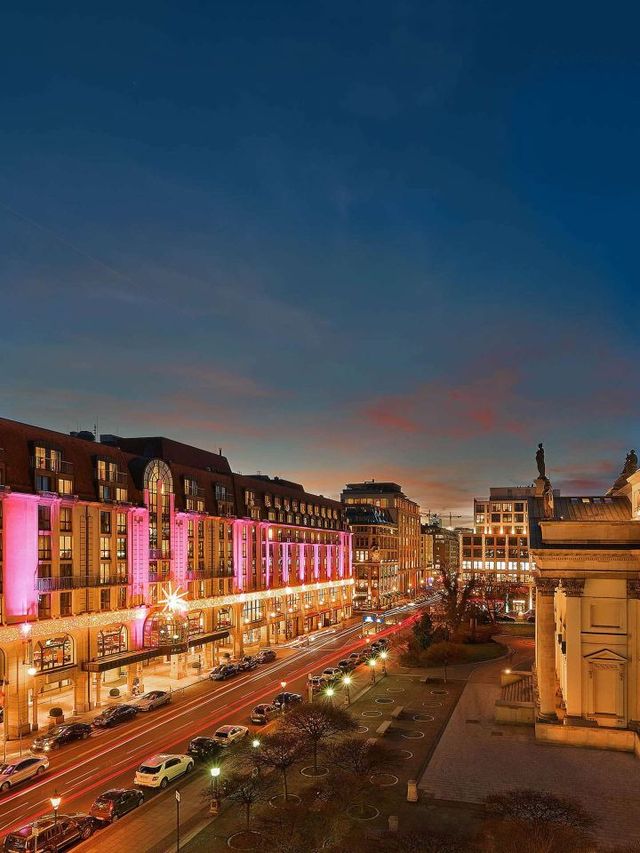 🌟 Berlin's Best: Luxe & Historic Hilton Haven 🌟