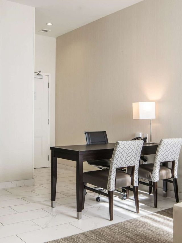 🌟 Luxe Louisville Lodgings: Embassy Suites Spotlight ✨
