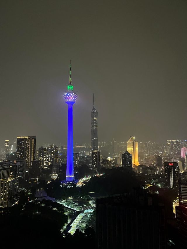 歡迎來到小說裡的A市。