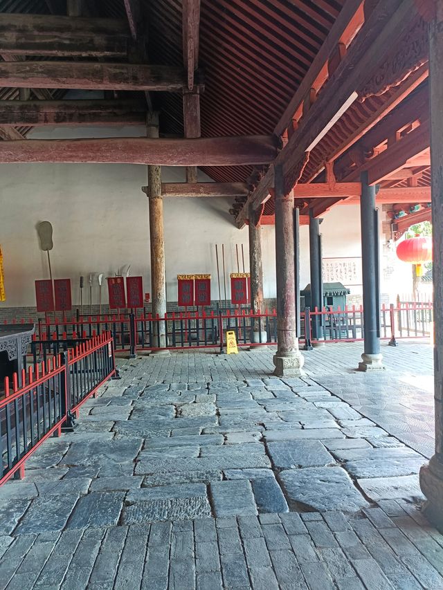 全國重點文保單位，中國唯一完整保存至今的清代知府衙門。南陽府衙始建於元朝，距今已有七百五十多年歷史。