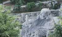 《黑神話:悟空》中的大肚彌勒佛在福州瑞岩山國慶安全。