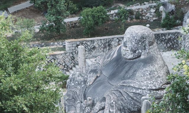 《黑神話:悟空》中的大肚彌勒佛在福州瑞岩山國慶安全。