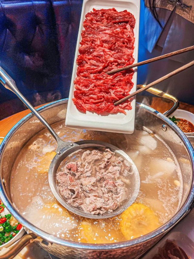 新店中央大街也能吃到潮汕牛肉火鍋啦！！。