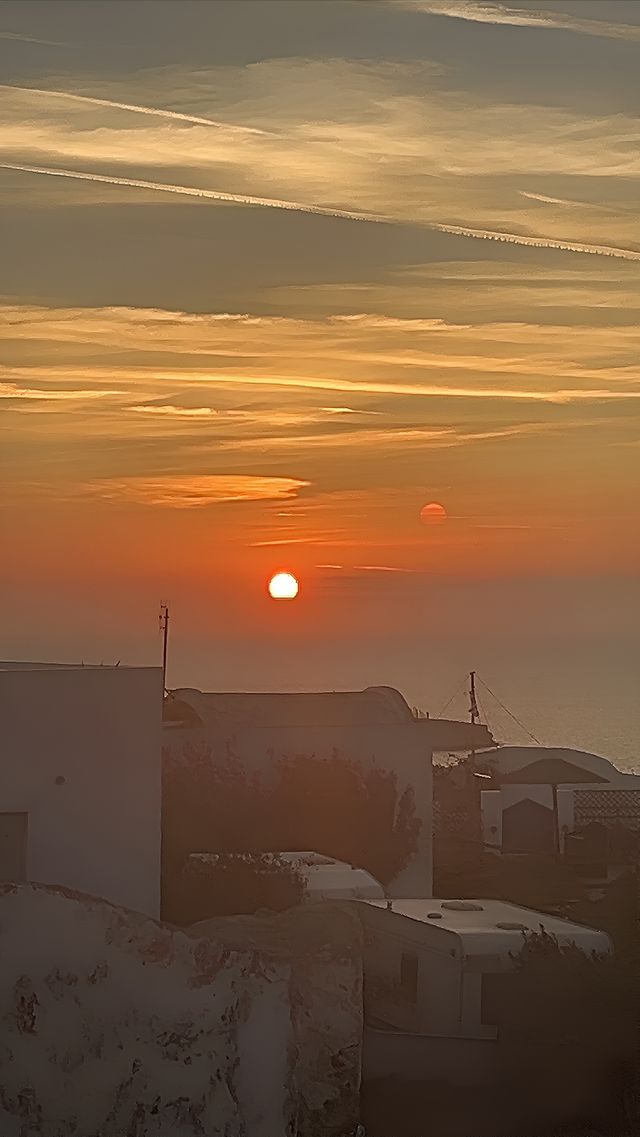 希臘愛琴海最浪漫的聖托里尼島的日與夜～。