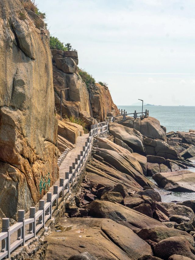 旅行四年，去過國內最治癒的小眾海島 在廣東找到了一個能滿足對海邊所有幻想的小島 礁石、燈塔、橘子海。