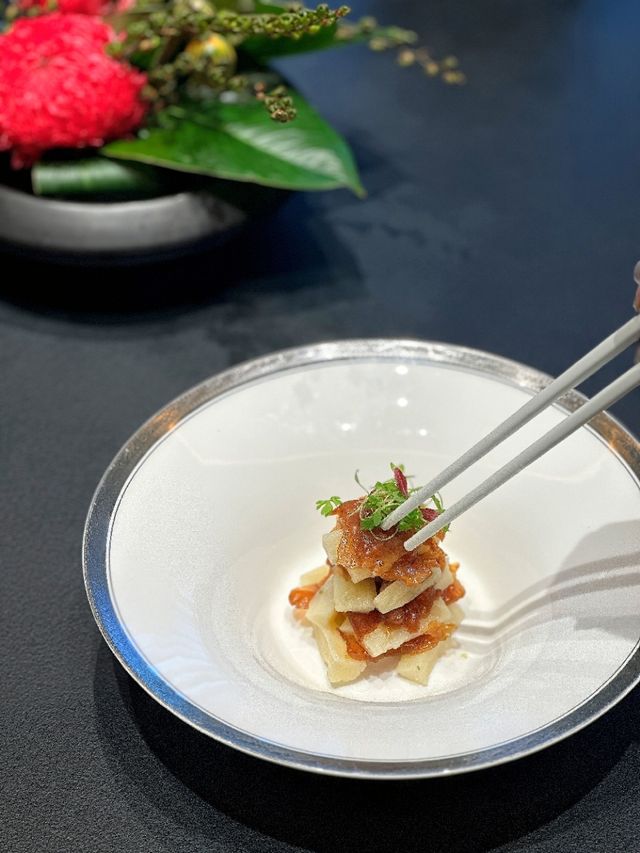 選這家活海鮮的寧波菜，真的被誇了好久。