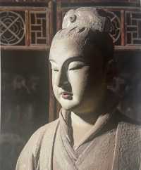 《汾陽太符觀彩塑》仙女下凡該是這般模樣 汾陽不止有名酒，不止有杏花，古代道觀中還藏着國色天香，花。