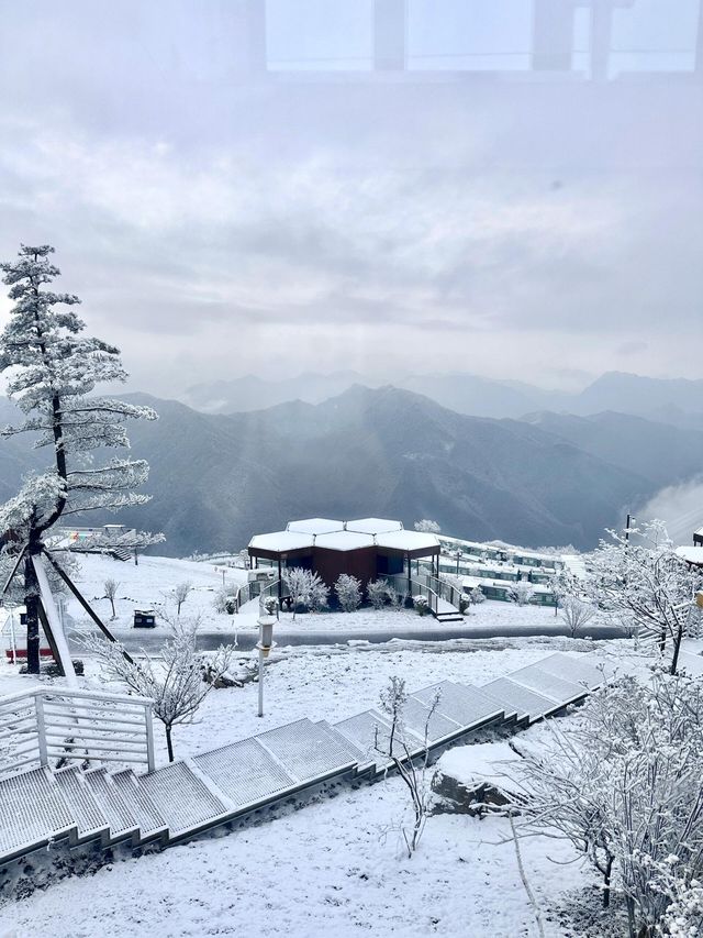 宜昌五峰獨嶺｜不出湖北也能看到開往雪國的列車