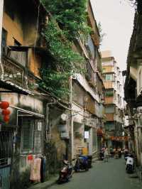追尋《隱秘的角落》足跡，解鎖復古青春之旅。