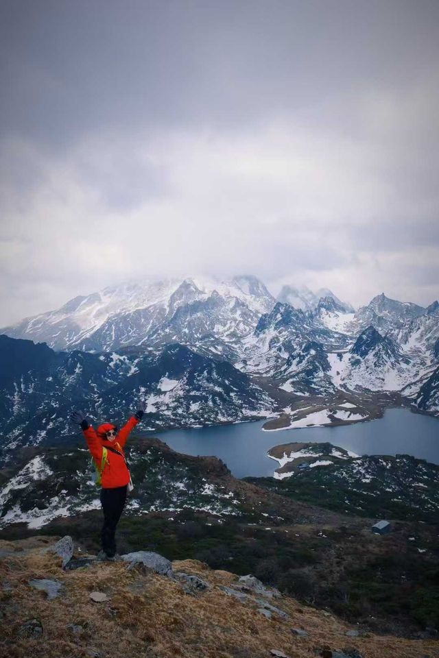哈巴雪山杜鵑花季及露營體驗