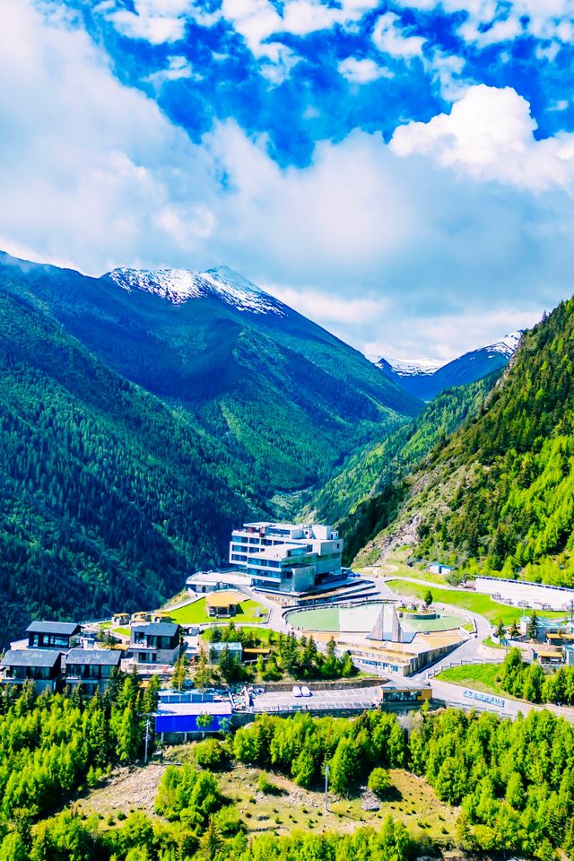 四姑娘山·天空之城懸崖酒店，一座雲端仙境