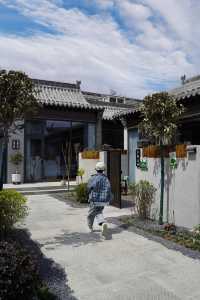 超適合帶小朋友玩耍嘅露天私家溫泉小院
