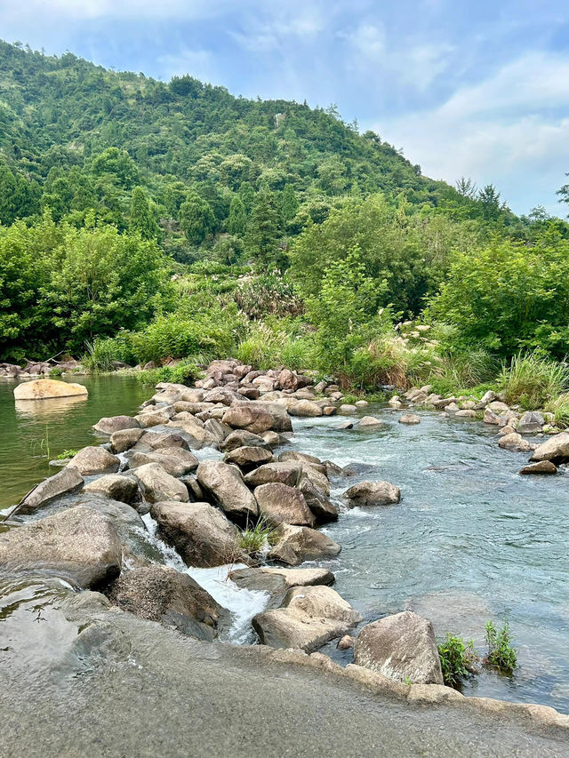 溫州寶媽必收！帶娃夏日第一漂就選仙溪漂流👶谁说低齡寶寶不能漂流？這裡根本是親子玩水天堂，菜鳥家長也能輕鬆駕馭～ 