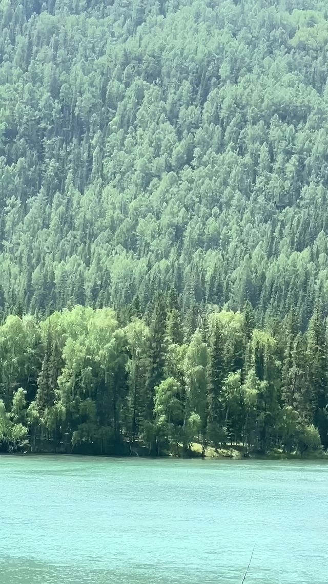 在阿勒泰的夏天，時間慢得像悠悠轉動的經筒。