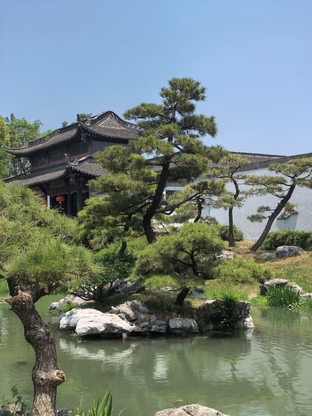 ## 隱於市井的煙火：揚州三日漫遊指南  揚州不是用來"打卡"的。這座被大運河滋養千年的城市，最適合