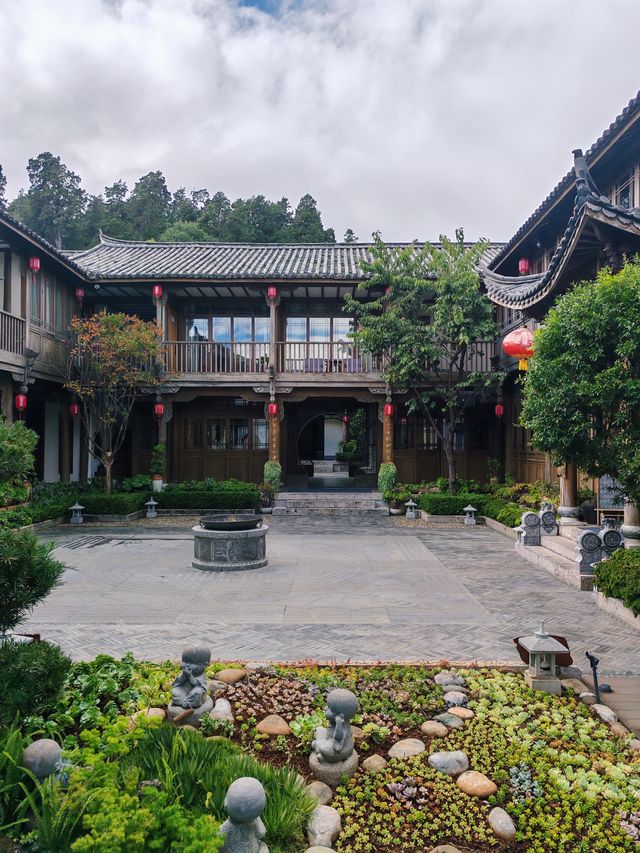 哇！一走進泊心雲舍就被院子中央的靜水池美到尖叫！