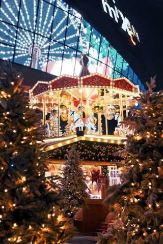 One of Ningbo's most atmospheric Christmas check-in spots, MixC