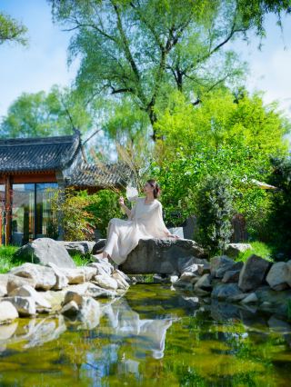 Off-the-Beaten-Path Courtyard Relaxation Photo Guide