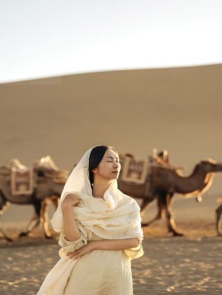Stunning desert shots in Dunhuang | Our daughter looks amazing through my husband’s lens