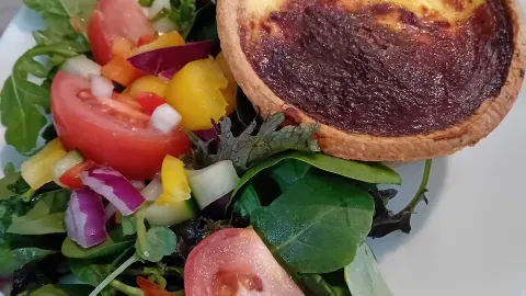 Lovely Destination with Scenic Gardens and Delightful Dining Options — traveler post in Leeds