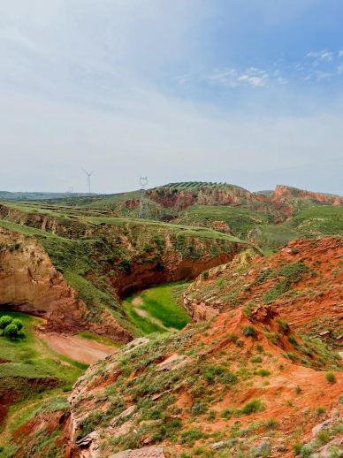 Niche Martian Secret Spot | Gonggegou Flame Danxia 3-Day 2-Night Road Trip Guide. Blogger-tested and verified | No admission fee, few crowds, wild scenery, Northern Shaanxi's free Danxia masterpiece