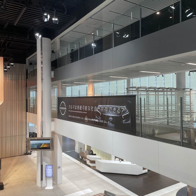 横浜の日産グローバル本社で車を見学