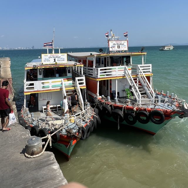 ท่าเรือหน้าบ้าน จุดเช็คอินที่แรกเมื่อมาถึงเกาะล้าน